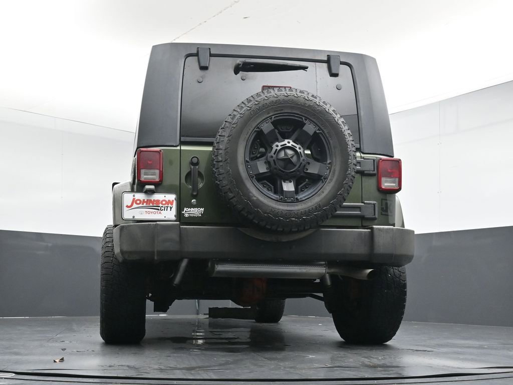 Used 2007 Jeep Wrangler Unlimited Sahara w/ Dual Top Group AWD/4WD image 33