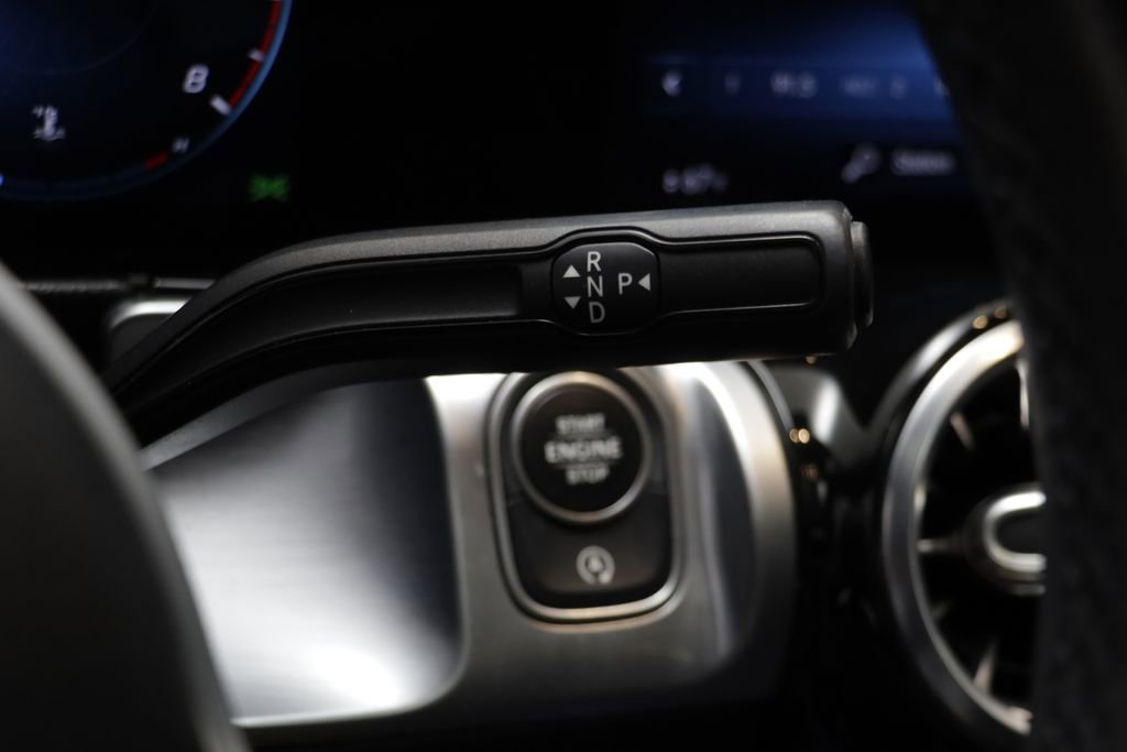 Used 2021 Mercedes-Benz GLB 250 4MATIC image 12