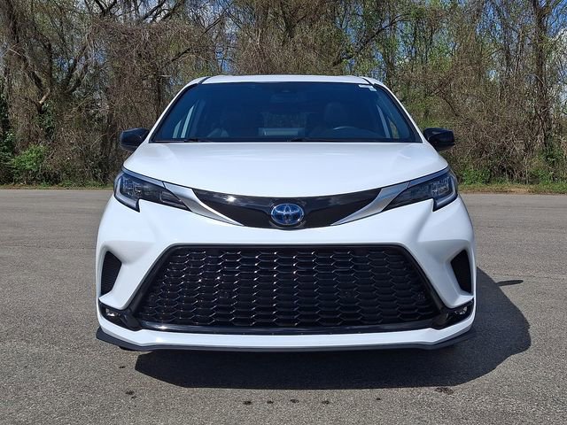Used 2023 Toyota Sienna XSE FWD image 2