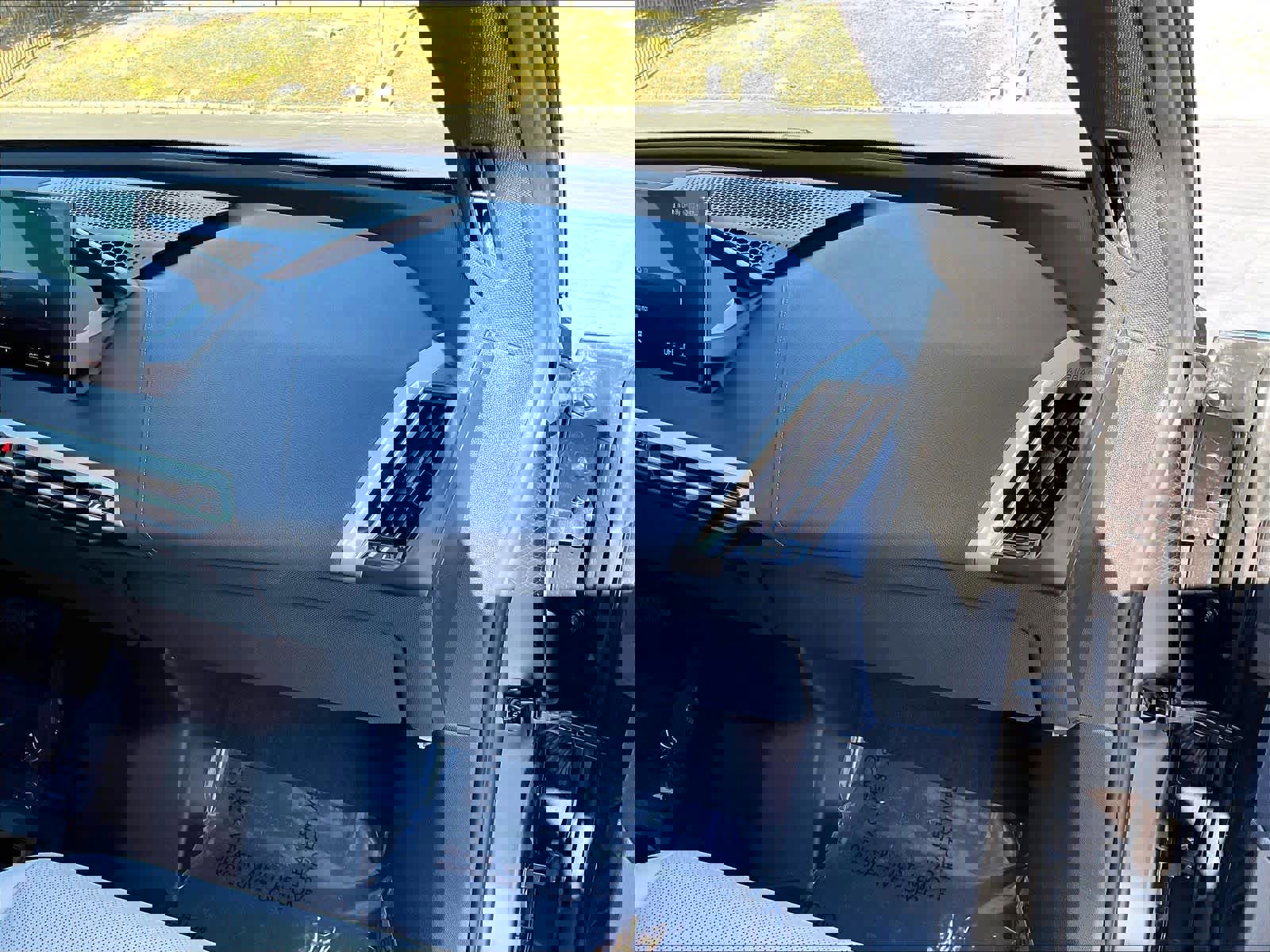 Used 2025 BMW iX xDrive50 w/ Convenience Package image 18