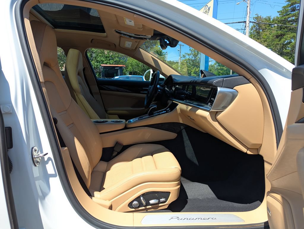 Used 2018 Porsche Panamera RWD image 30