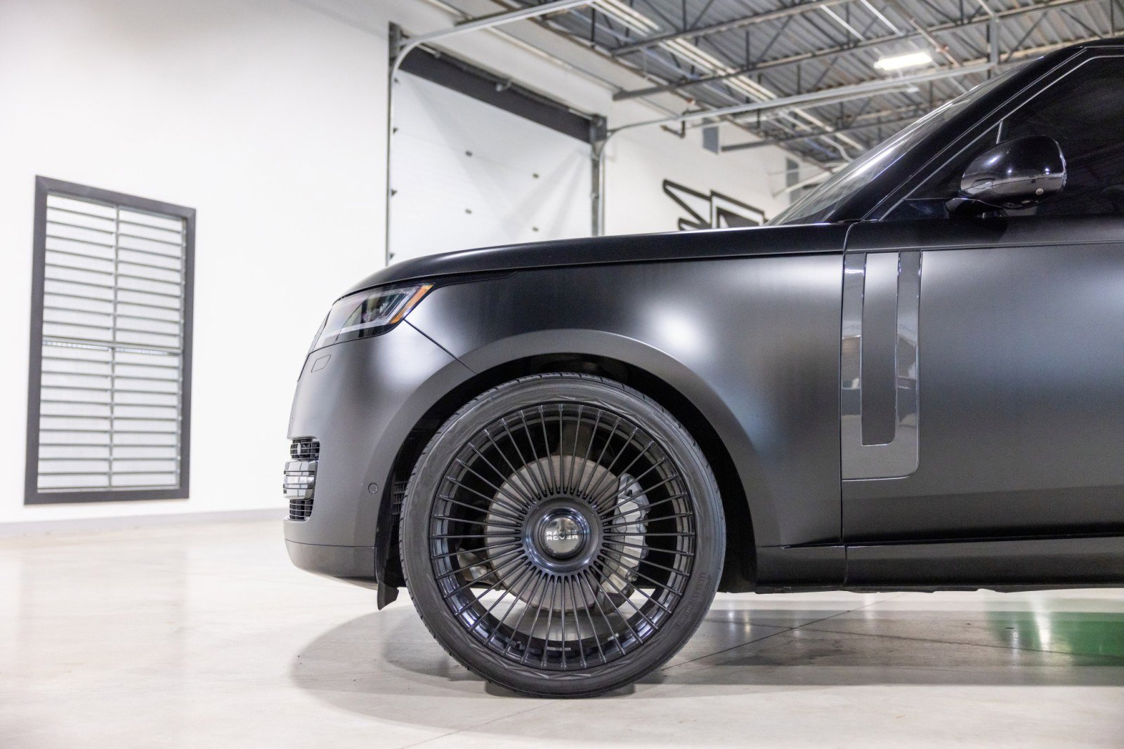 Used 2023 Land Rover Range Rover SE image 17