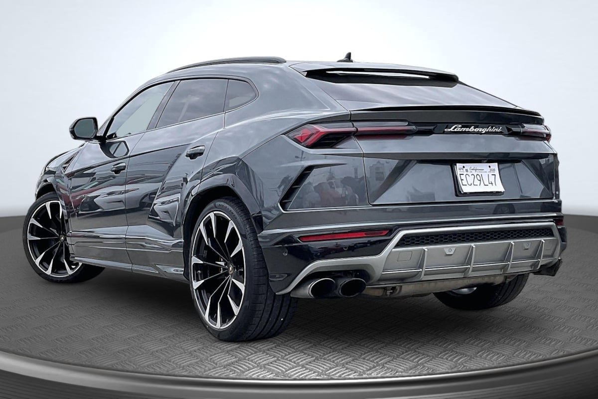 Used 2019 Lamborghini Urus AWD/4WD image 2