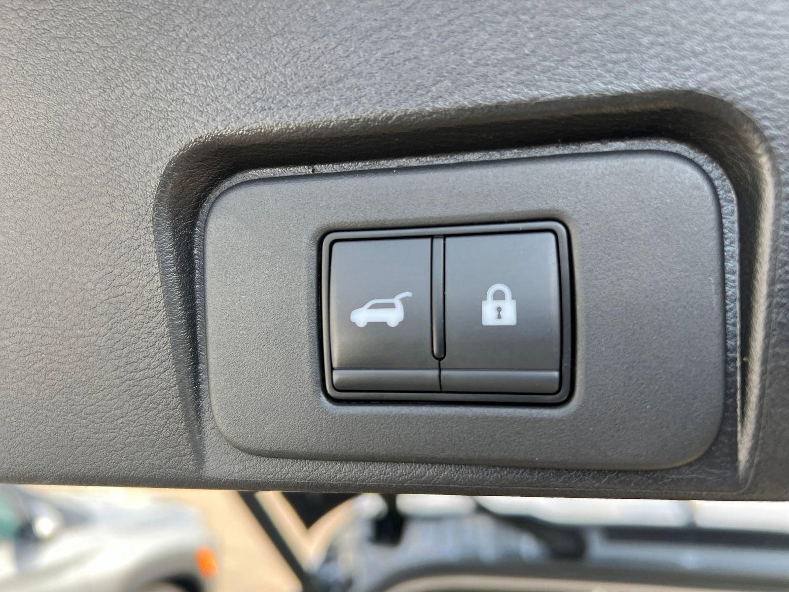 Used 2025 Nissan Rogue SV image 23