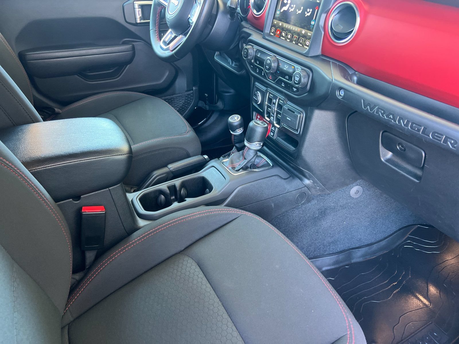 Used 2022 Jeep Wrangler Unlimited Rubicon AWD/4WD image 16
