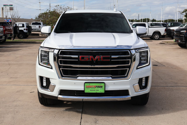 Used 2021 GMC Yukon XL SLT w/ Rear Media and Nav Package AWD/4WD image 2