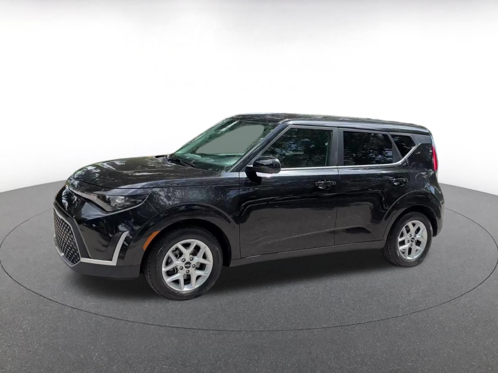 Used 2025 Kia Soul LX w/ LX Technology Package FWD image 7