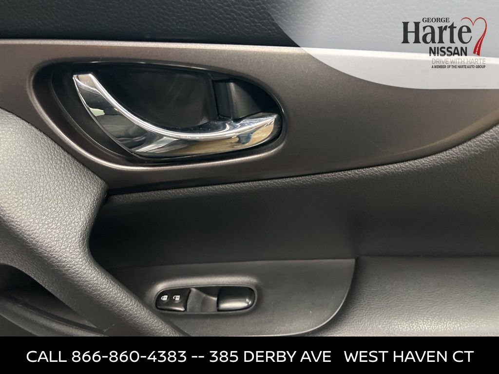 Used 2016 Nissan Rogue SV image 38