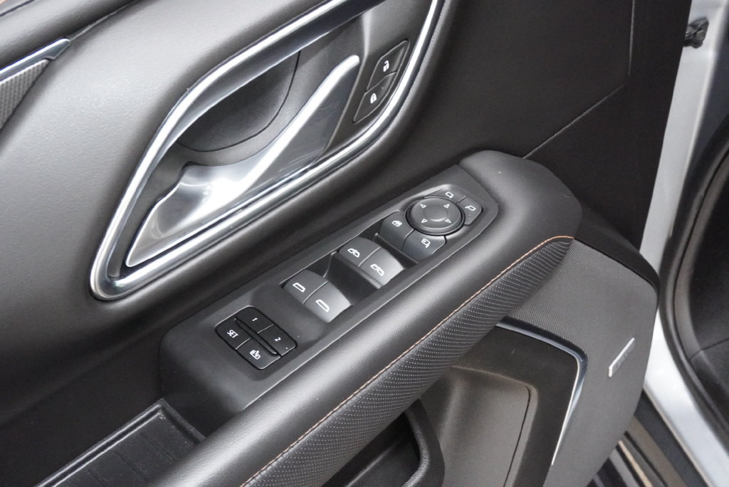 Used 2024 GMC Yukon XL AT4 w/ AT4 Premium Package AWD/4WD image 30