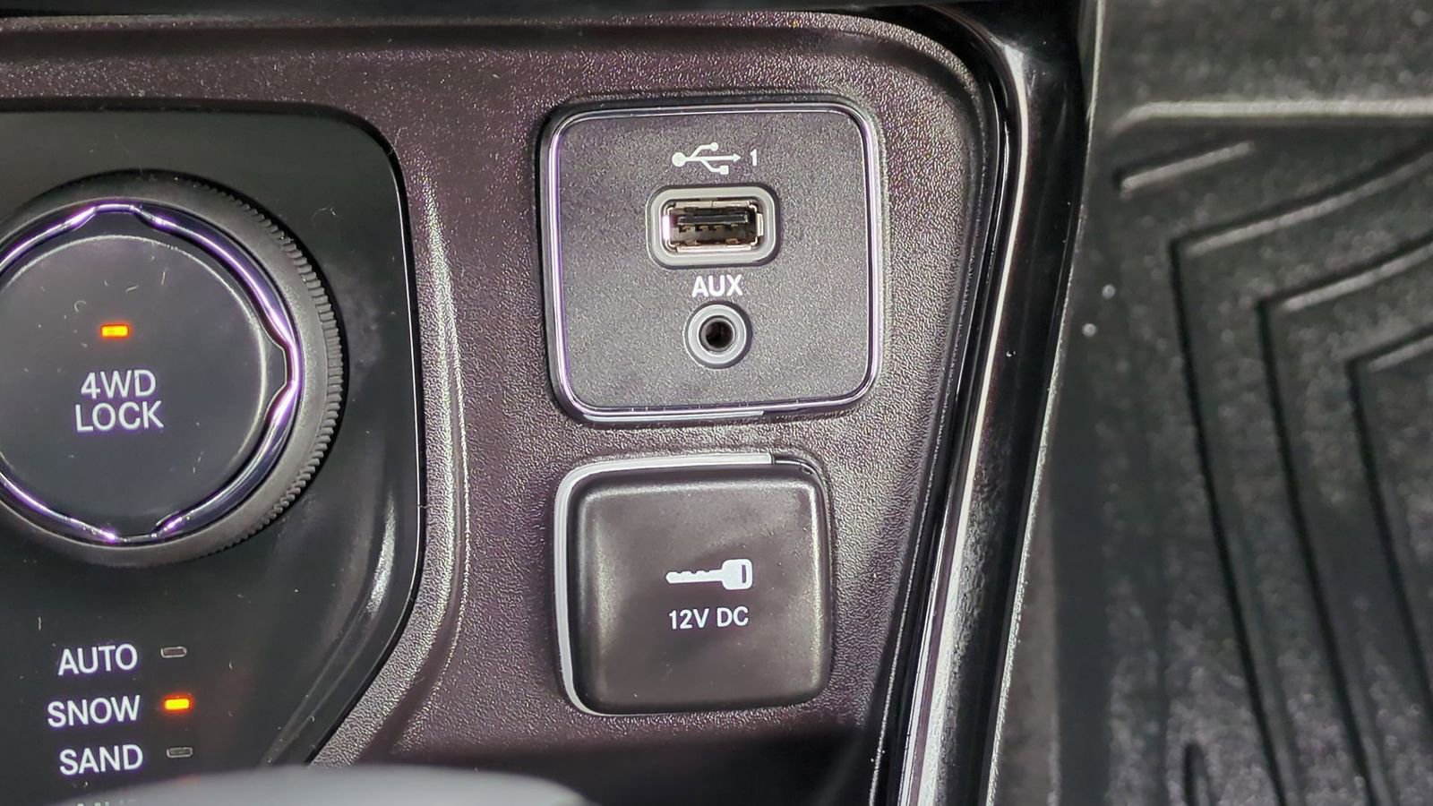 Used 2020 Jeep Compass Limited image 33