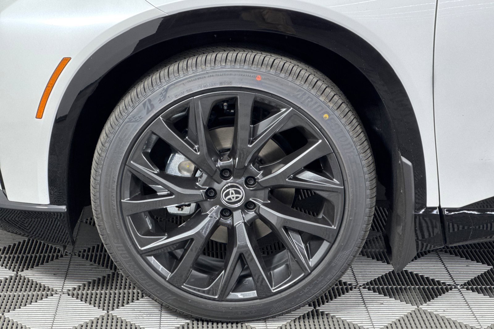 New 2025 Toyota Crown Signia image 25