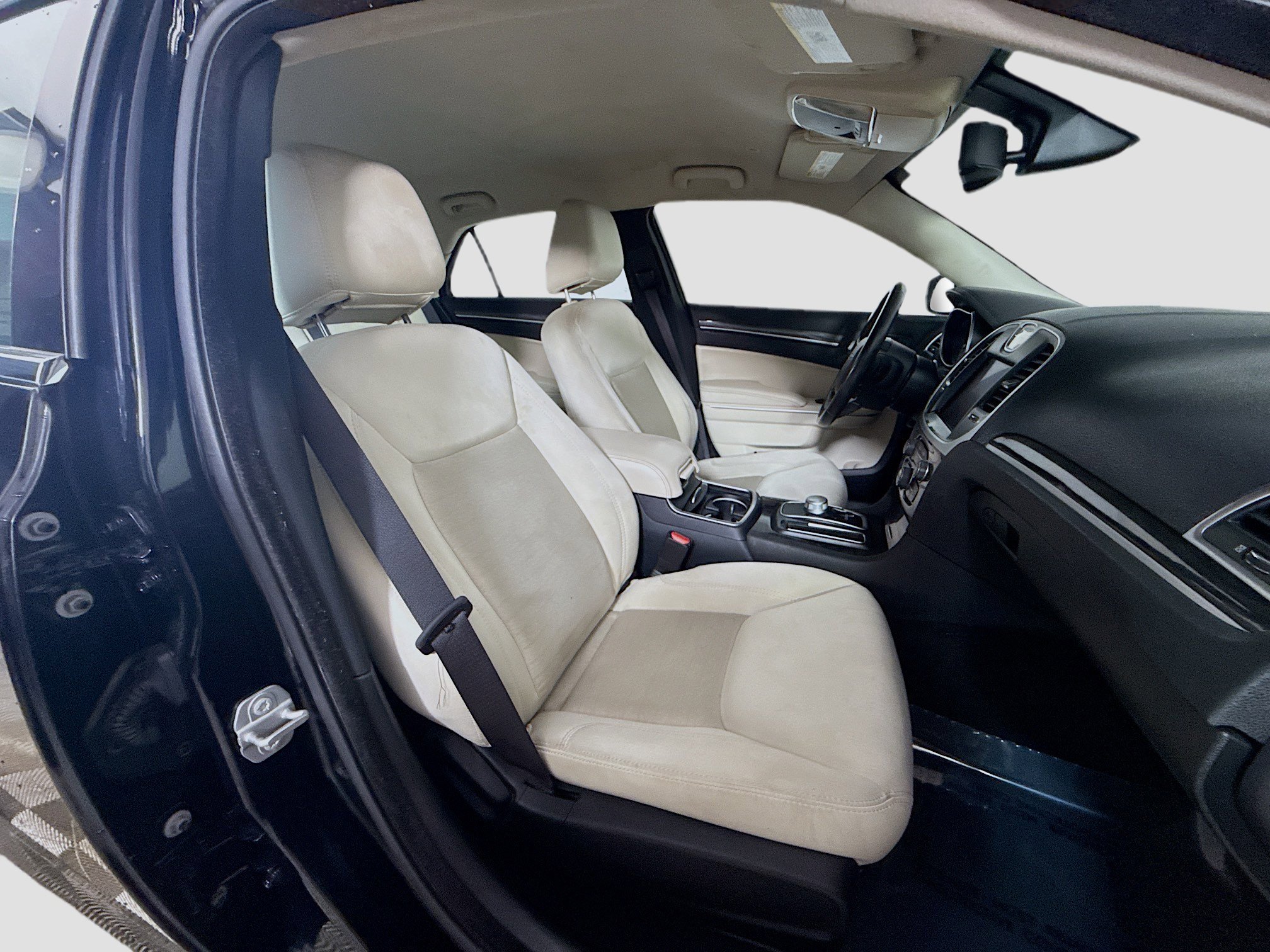 Used 2020 Chrysler 300 Touring image 29