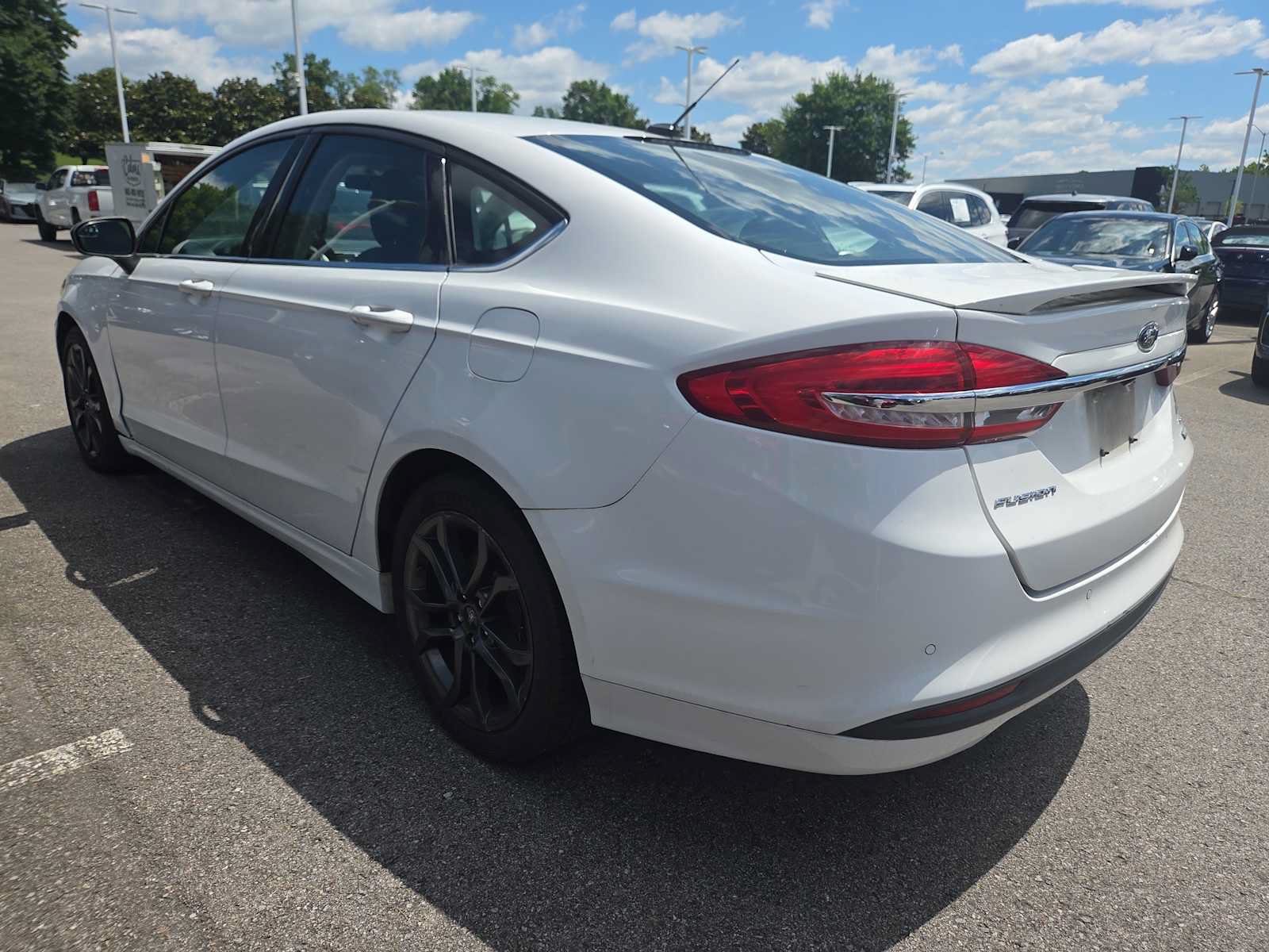 Used 2018 Ford Fusion SE w/ Equipment Group 201A FWD image 7