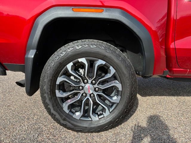 Used 2025 GMC Canyon Denali image 9