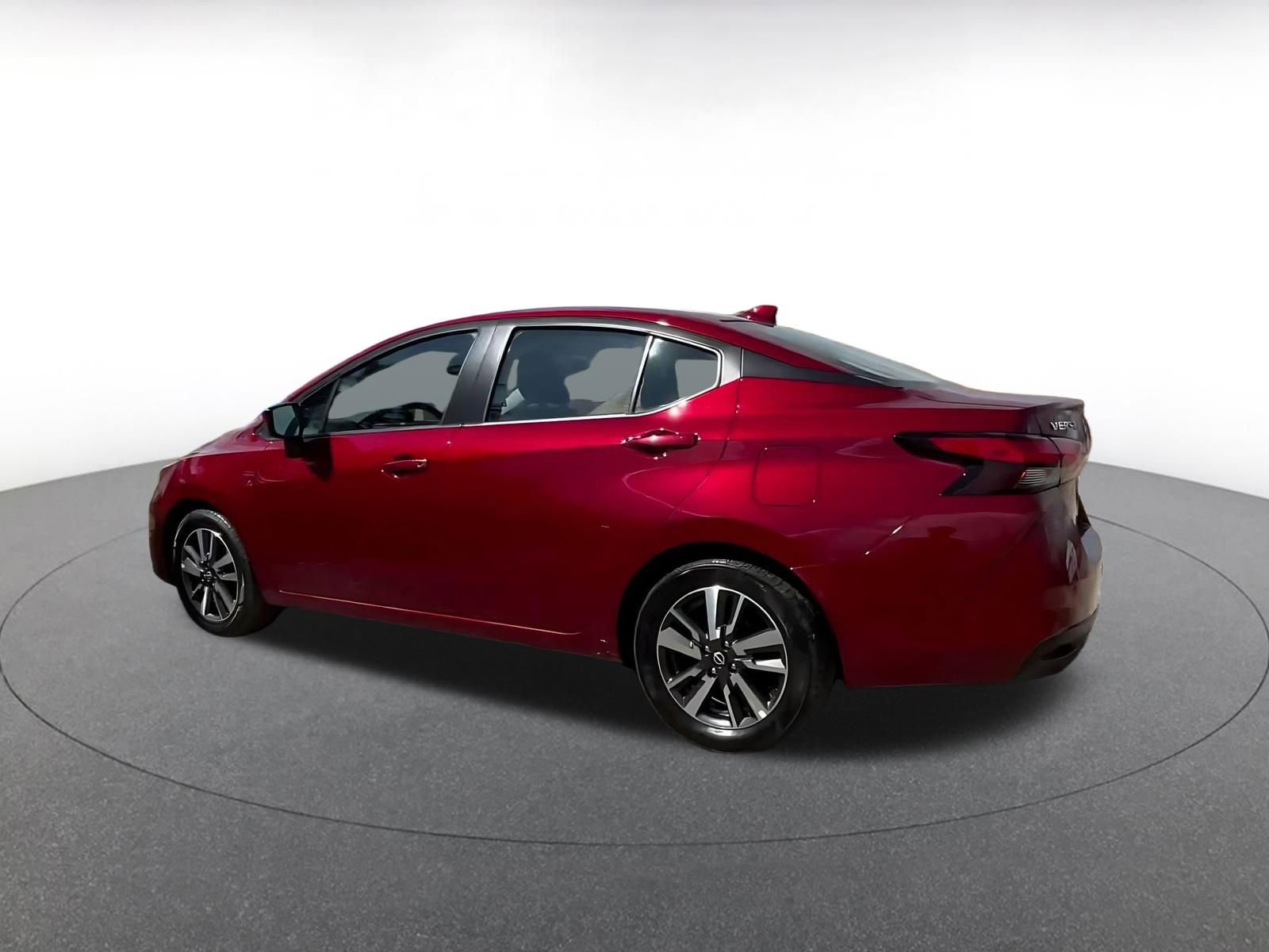 Used 2025 Nissan Versa SV image 10