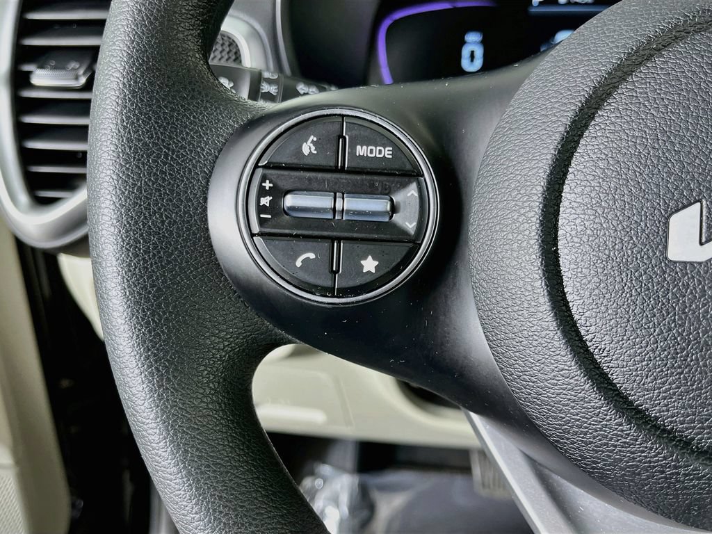 Used 2025 Kia Soul LX FWD image 15