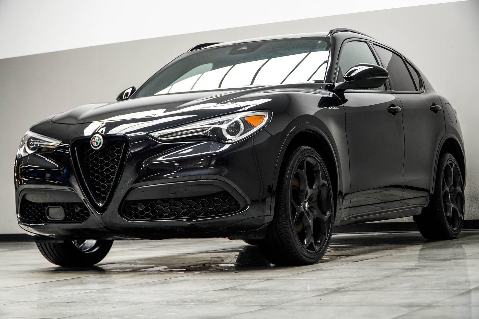 Used 2023 Alfa Romeo Stelvio Veloce image 9