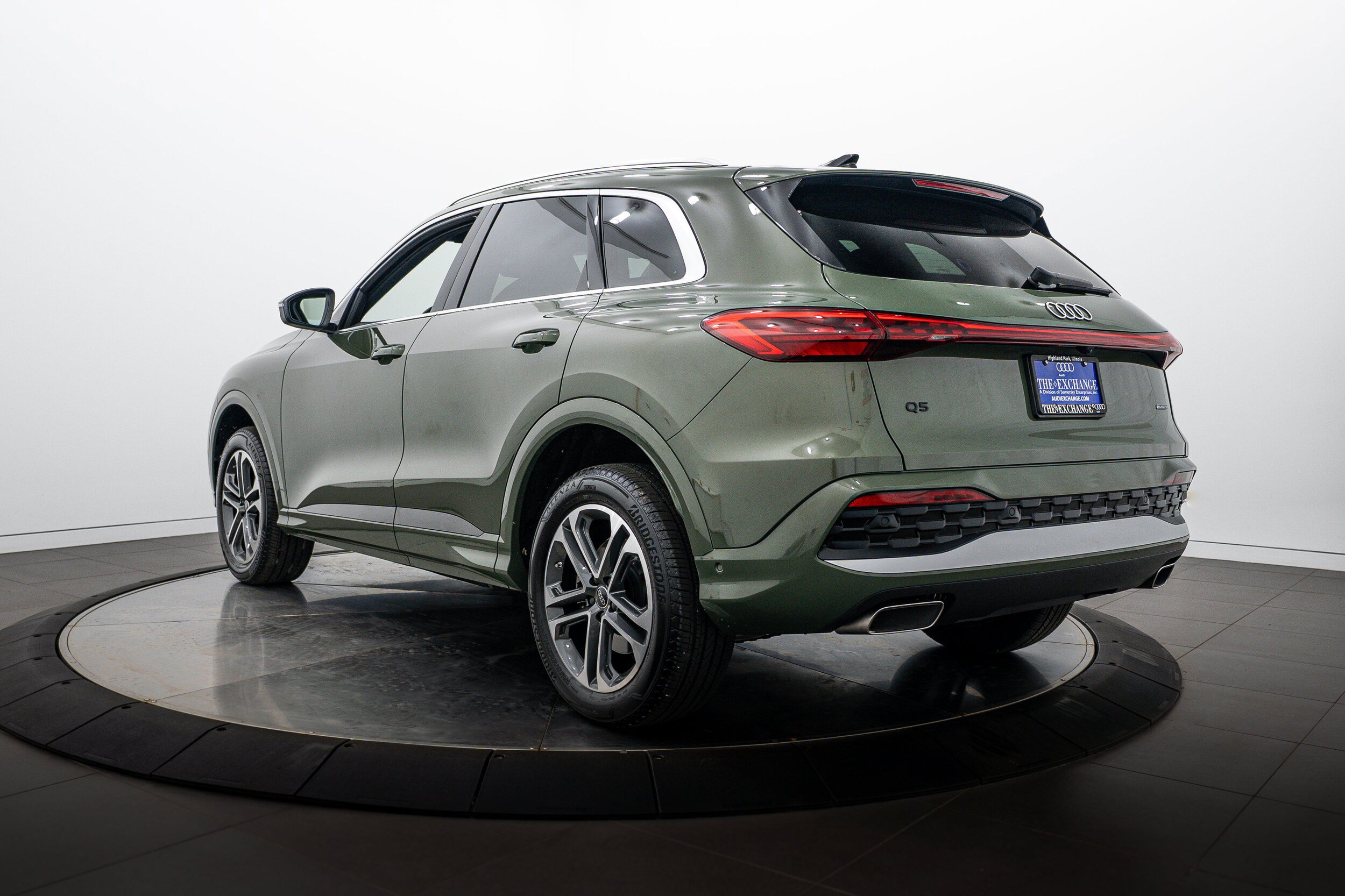 Used 2025 Audi Q5 Premium Plus w/ Premium Plus AWD/4WD image 5