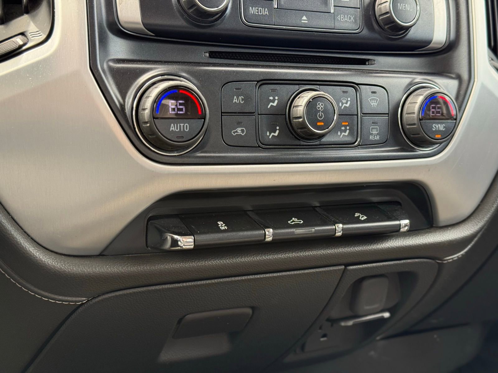 Used 2017 GMC Sierra 2500 SLE w/ HD SLE Preferred Plus Package image 21