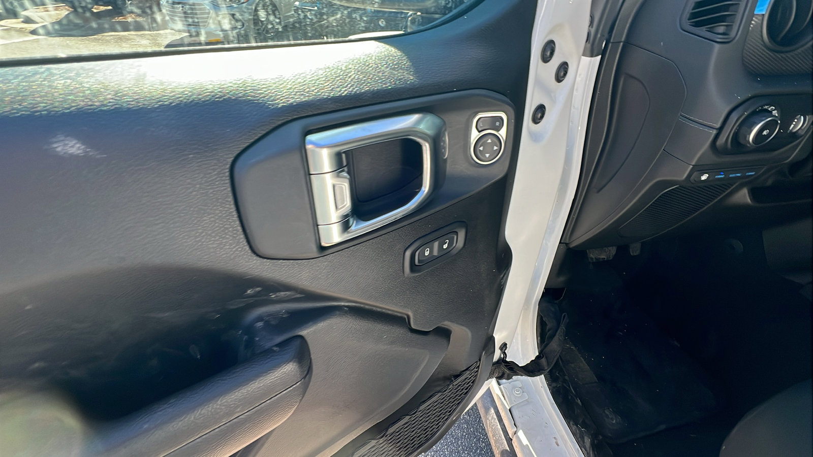 Used 2025 Jeep Wrangler Unlimited Rubicon 4xe w/ Convenience Group image 15