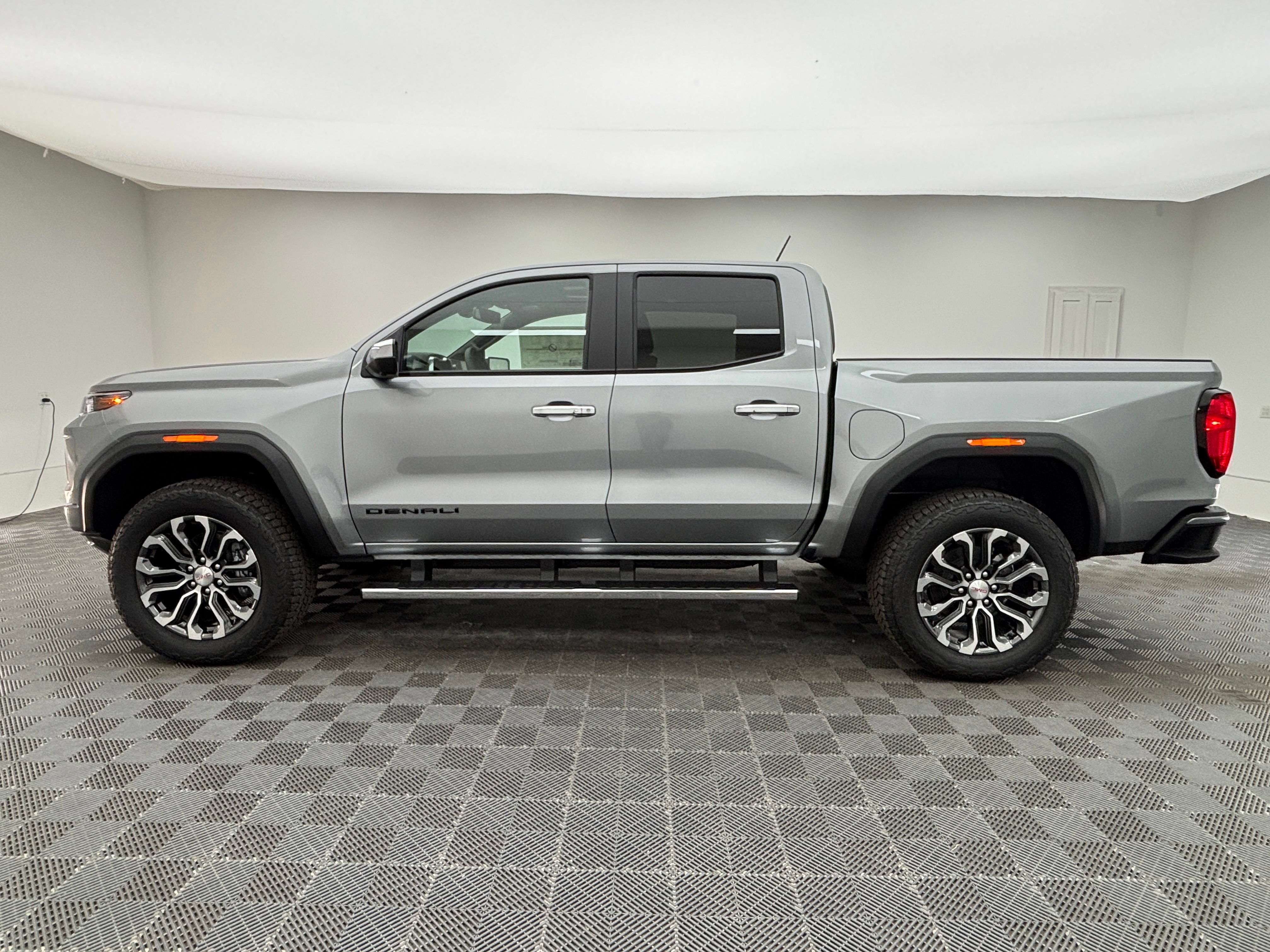 New 2026 GMC Canyon Denali w/ LPO, Black Badging Package AWD/4WD image 13