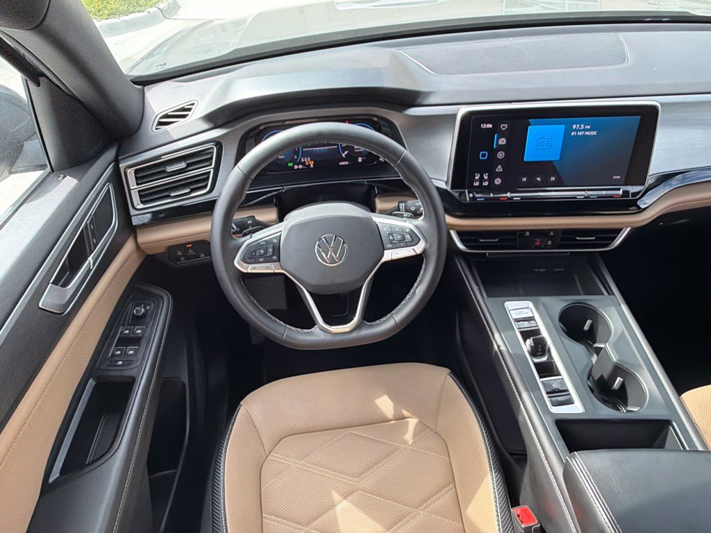 Used 2024 Volkswagen Atlas Cross Sport SE FWD image 25