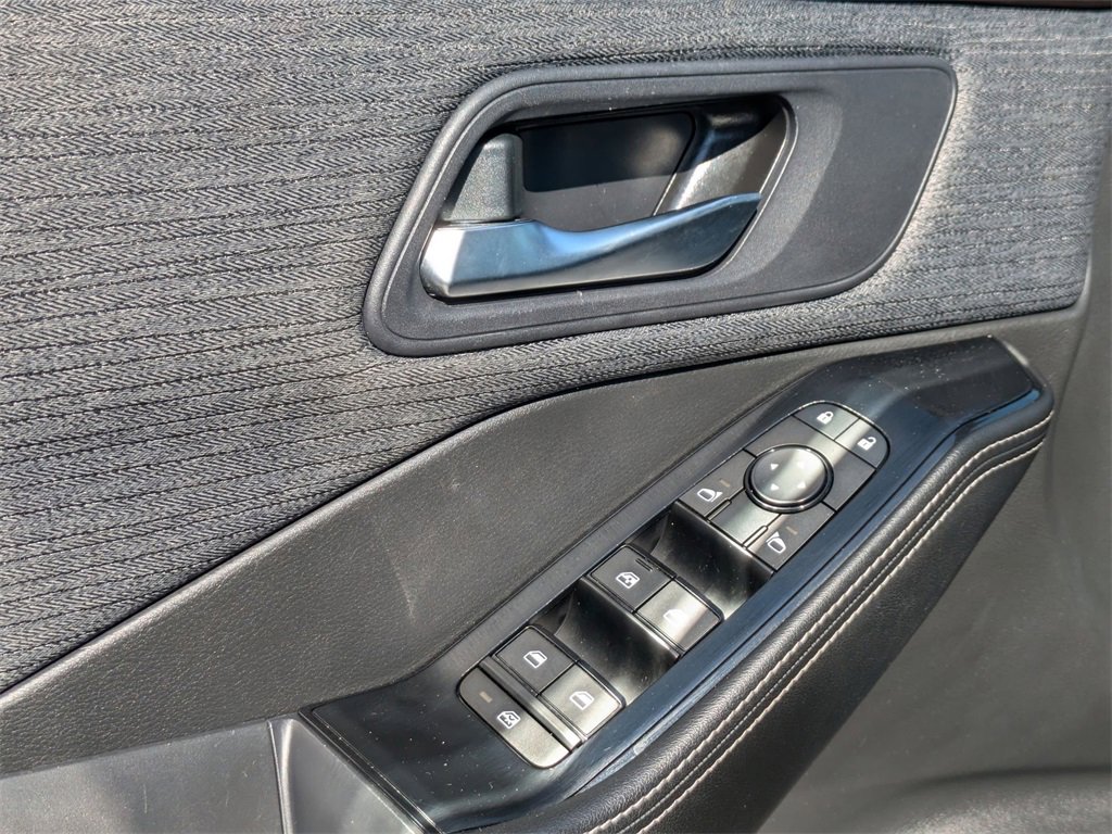 Used 2023 Nissan Rogue SV image 13