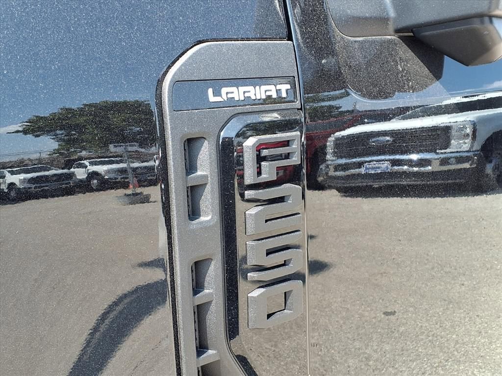 New 2026 Ford F250 Lariat w/ Black Appearance Package image 22