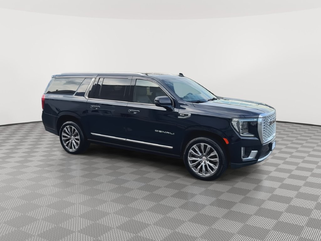 Used 2021 GMC Yukon XL Denali w/ Denali Premium Package AWD/4WD image 3