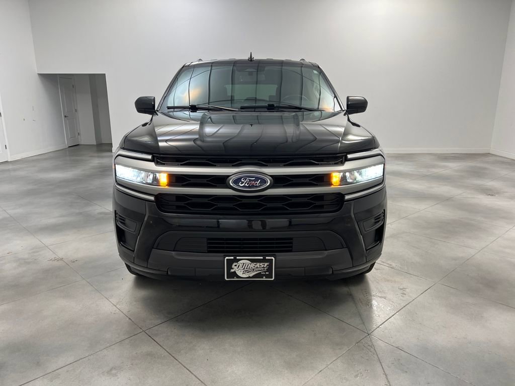 Used 2024 Ford Expedition Max XLT image 2