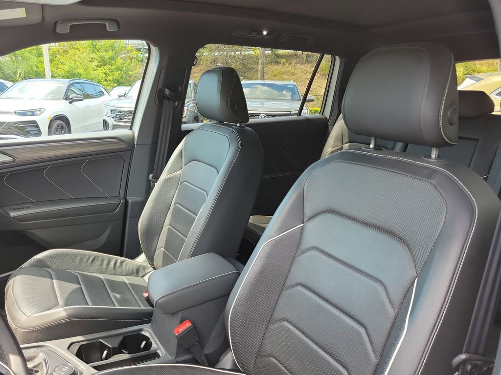 Used 2024 Volkswagen Tiguan SEL R-Line image 23