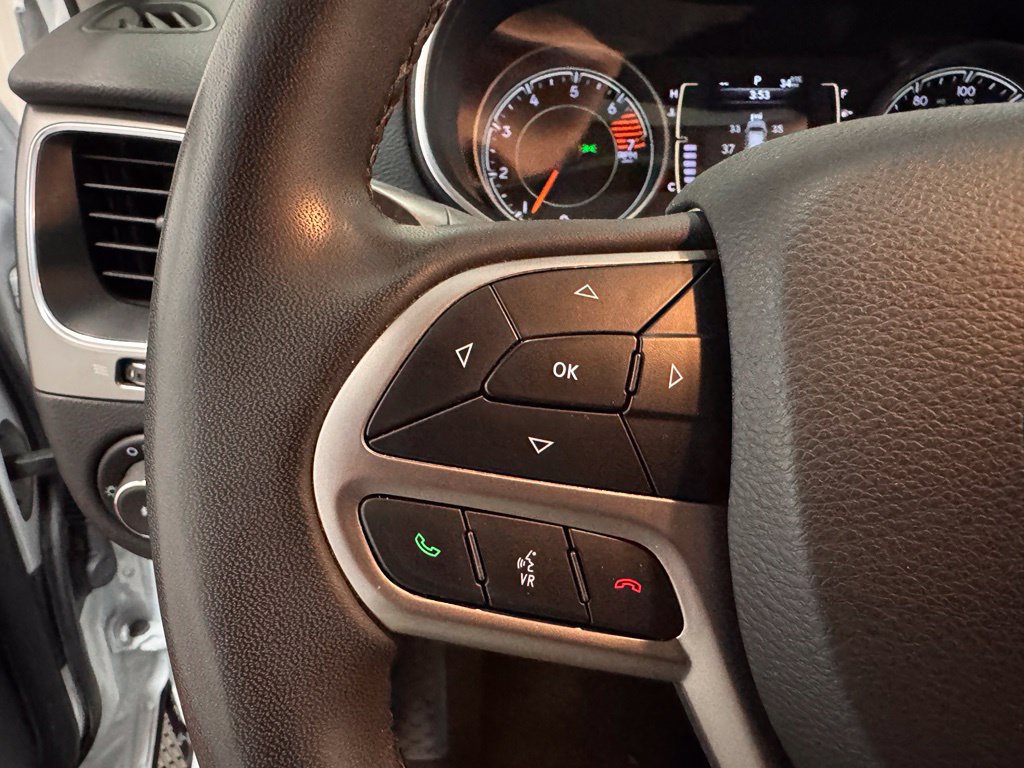 Used 2021 Jeep Cherokee Latitude Plus AWD/4WD image 21