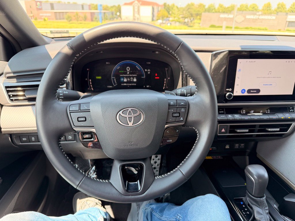 Used 2025 Toyota Camry SE AWD/4WD image 17
