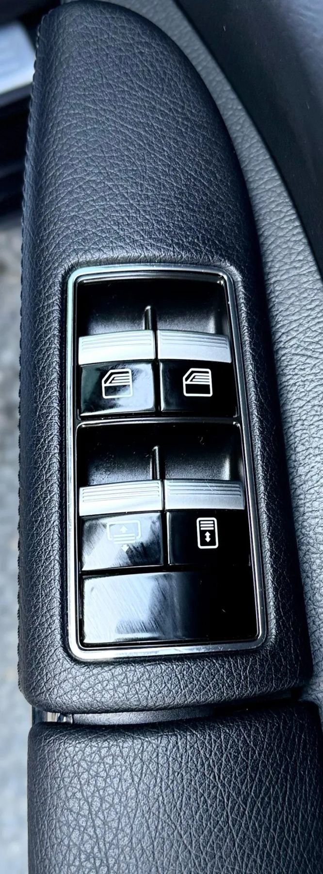 Used 2013 Mercedes-Benz S 550 4MATIC image 32