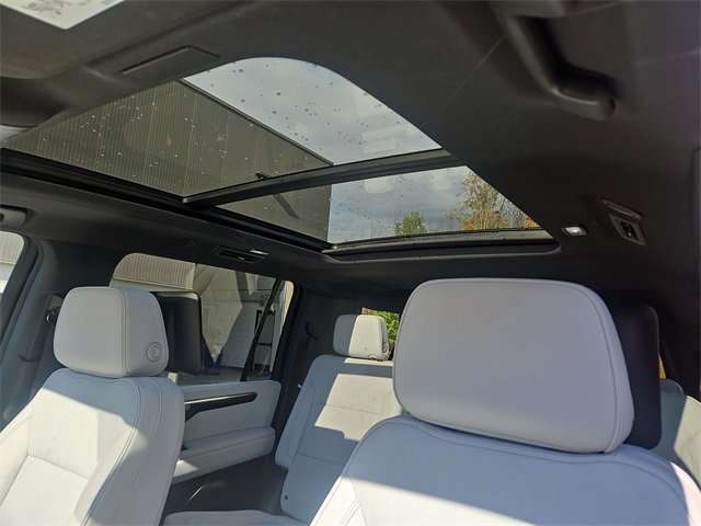 Certified 2025 Chevrolet Suburban Premier image 19