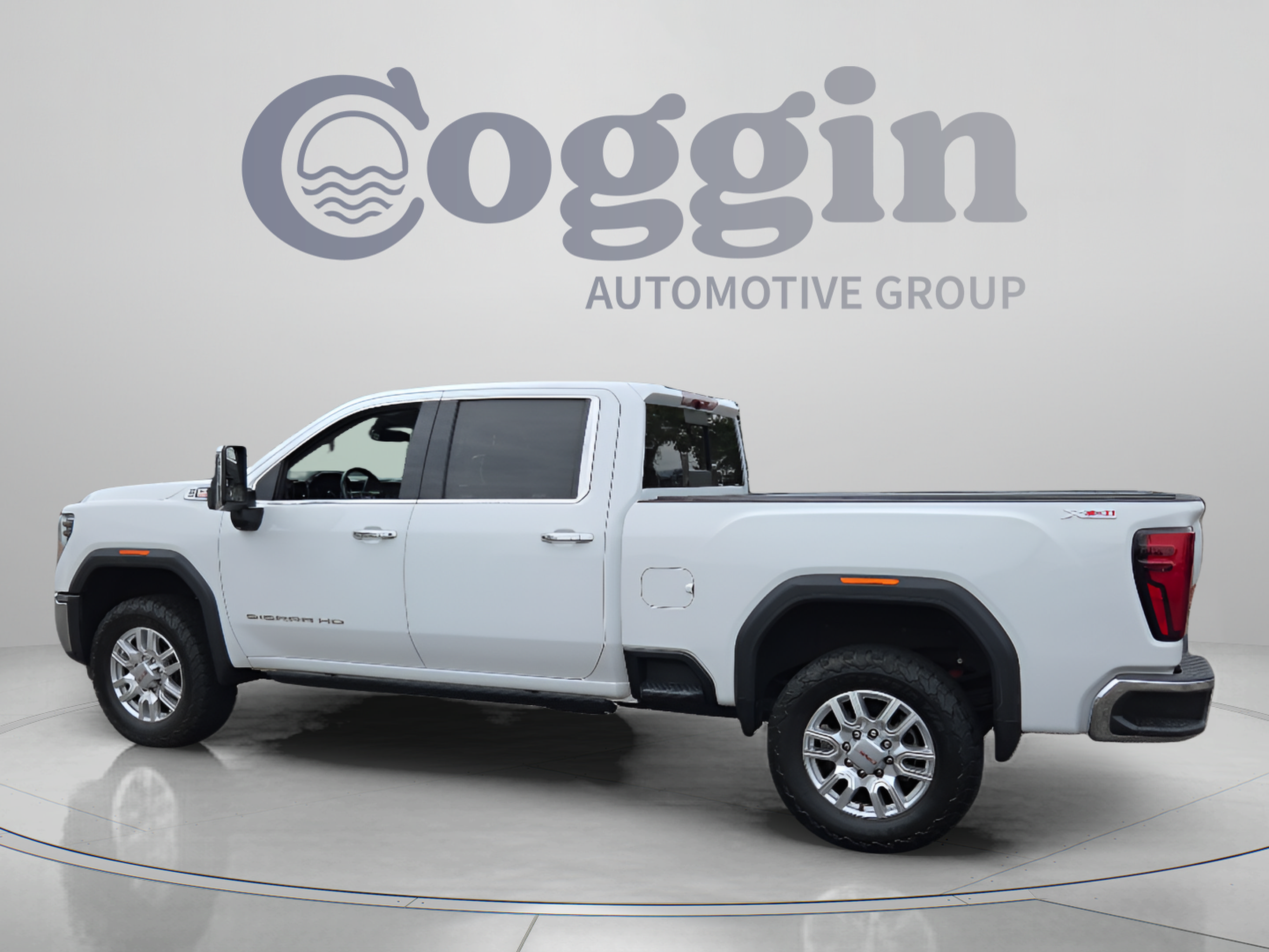 Used 2024 GMC Sierra 2500 SLT w/ SLT Premium Package AWD/4WD image 3