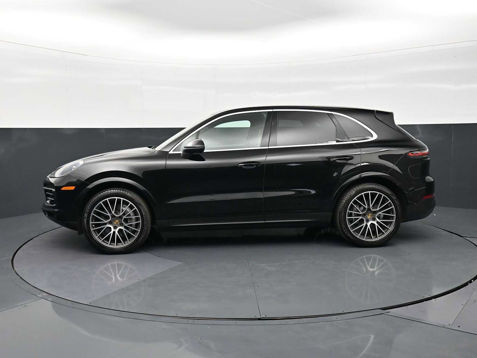 Certified 2021 Porsche Cayenne AWD/4WD image 2