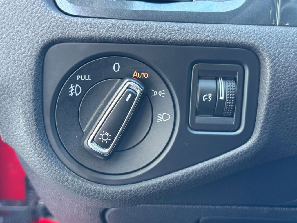 Used 2018 Volkswagen Golf Alltrack SEL image 17