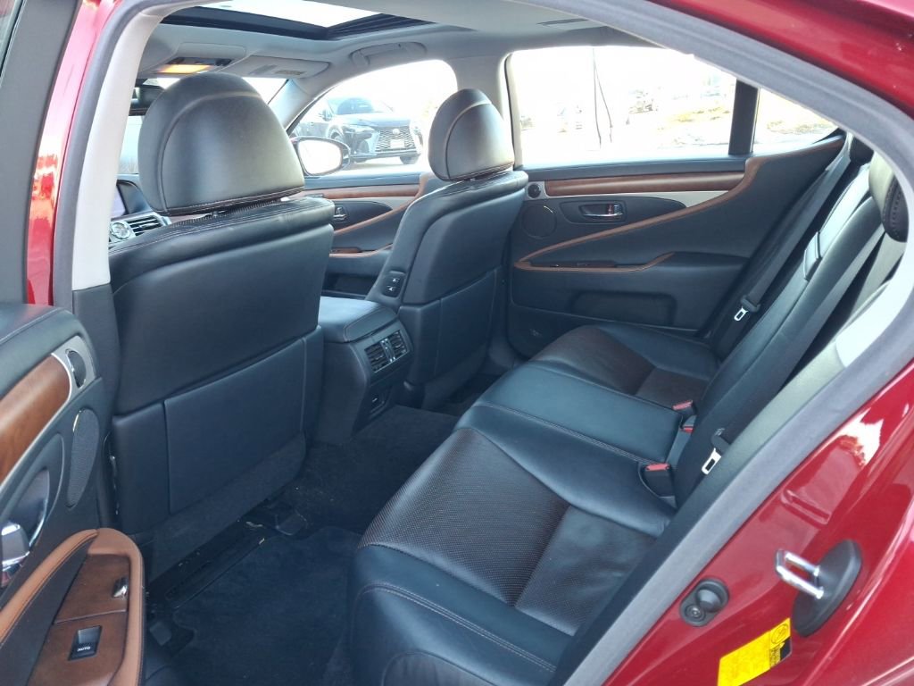 Used 2013 Lexus LS 460 AWD w/ Comfort Pkg image 5