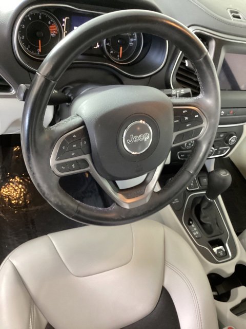 Used 2020 Jeep Cherokee Latitude Plus w/ Cold Weather Group image 9