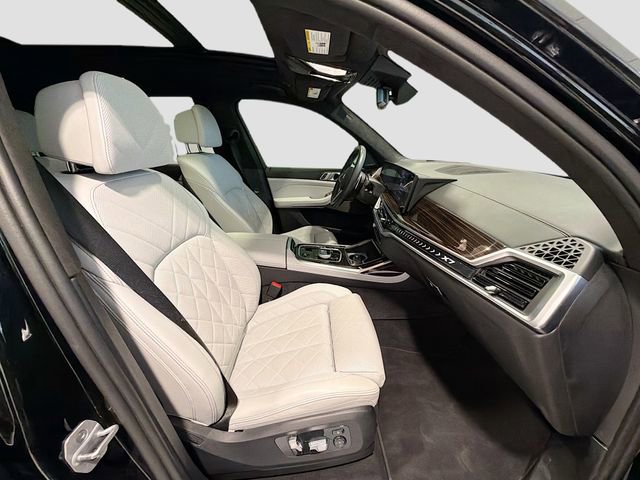 Used 2025 BMW X7 xDrive40i w/ Executive Package image 25