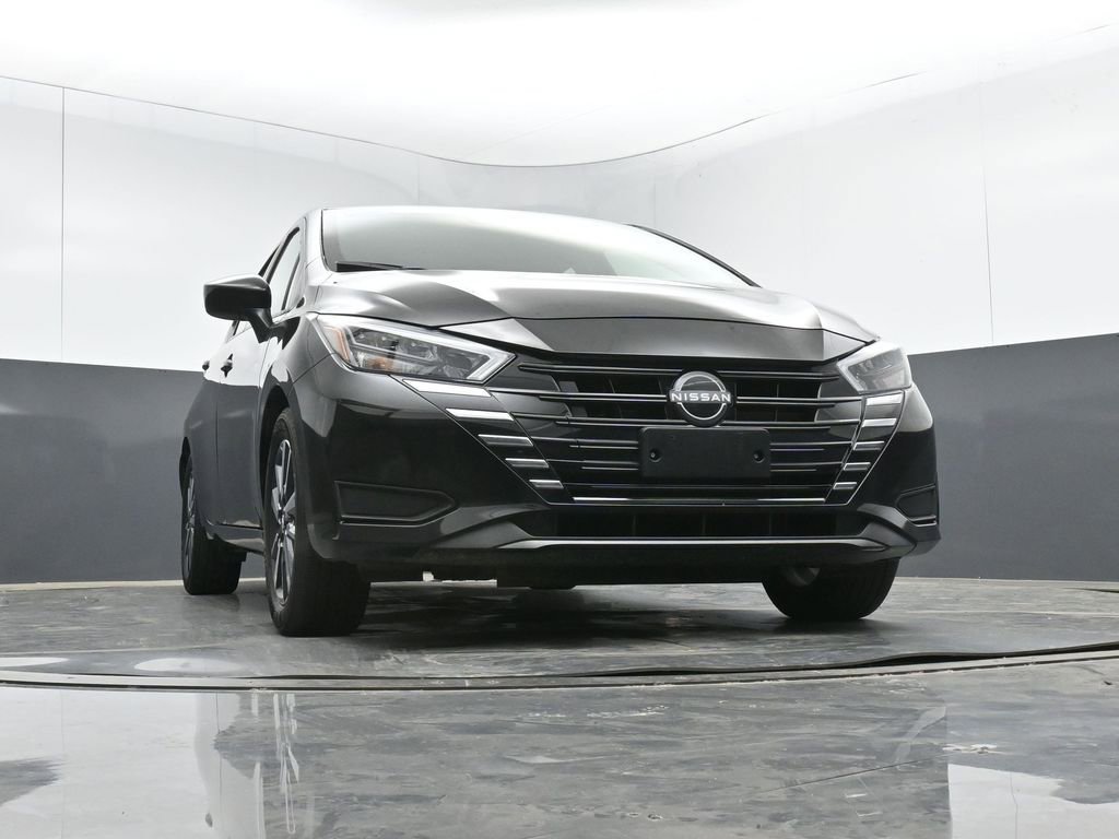 Used 2025 Nissan Versa SV image 39