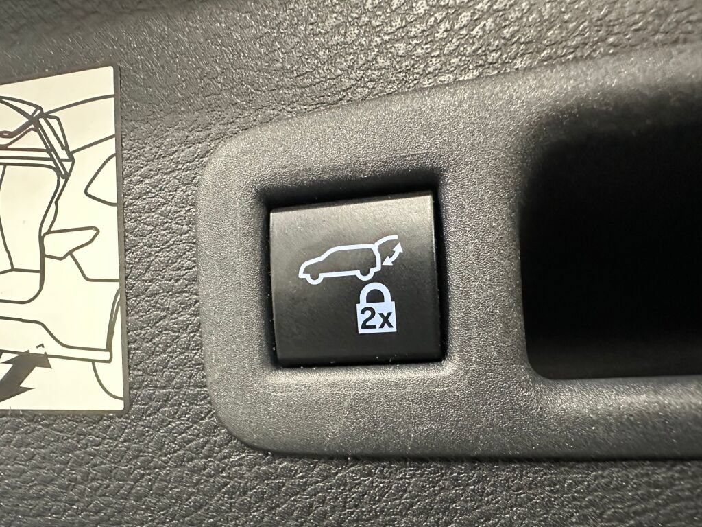 Used 2024 Toyota Sienna XLE AWD/4WD image 20