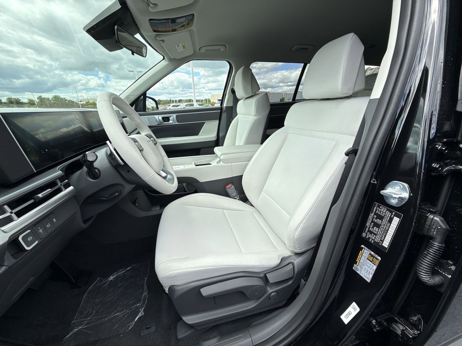 Used 2026 Hyundai Santa Fe SE FWD image 12