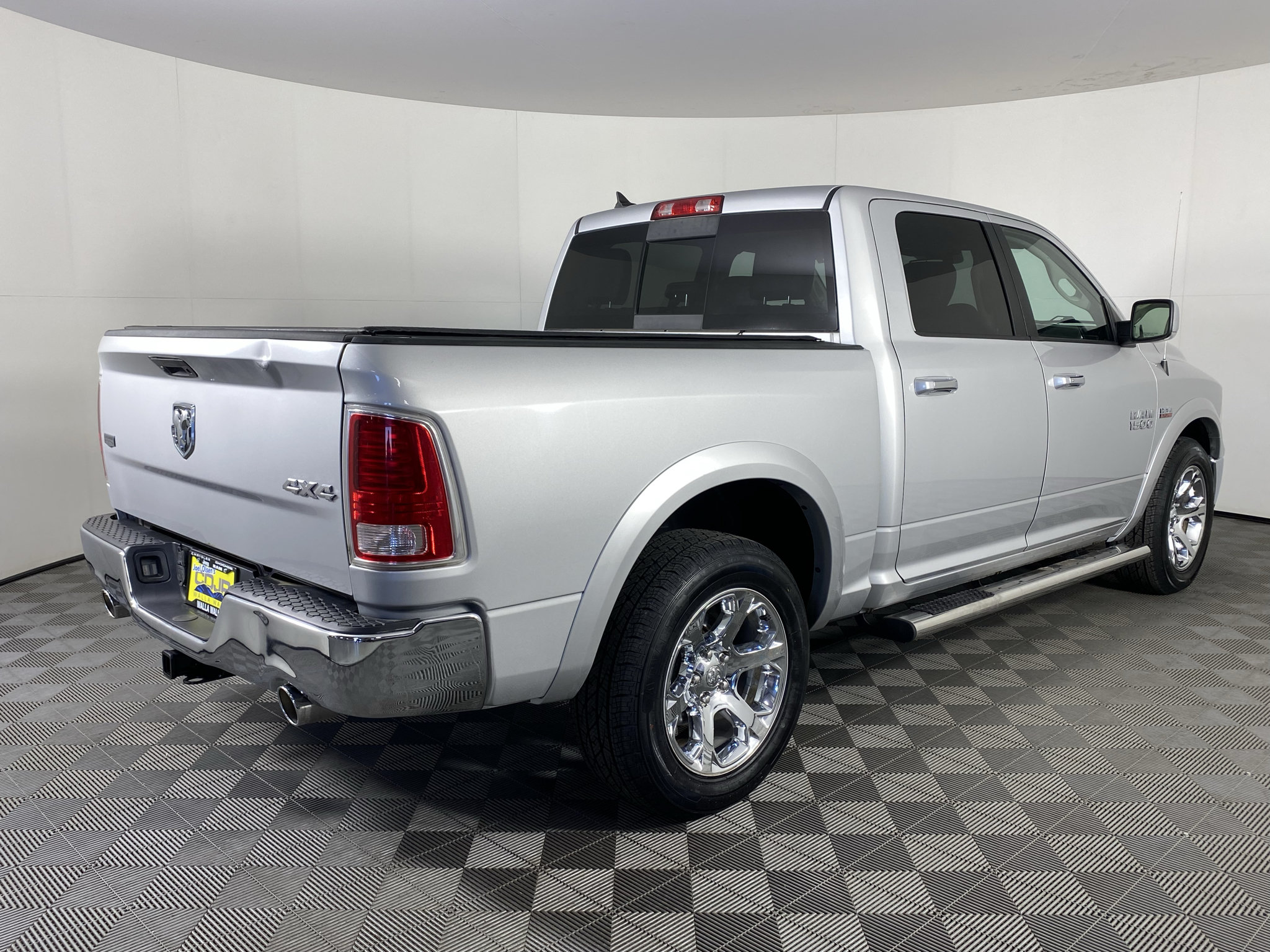 Used 2018 RAM 1500 Laramie w/ Convenience Group AWD/4WD image 13