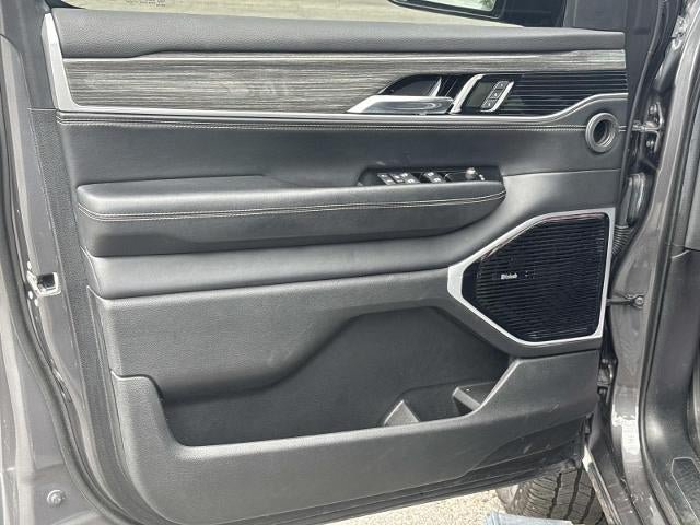 Used 2022 Jeep Wagoneer Series III w/ Premium Group I AWD/4WD image 12