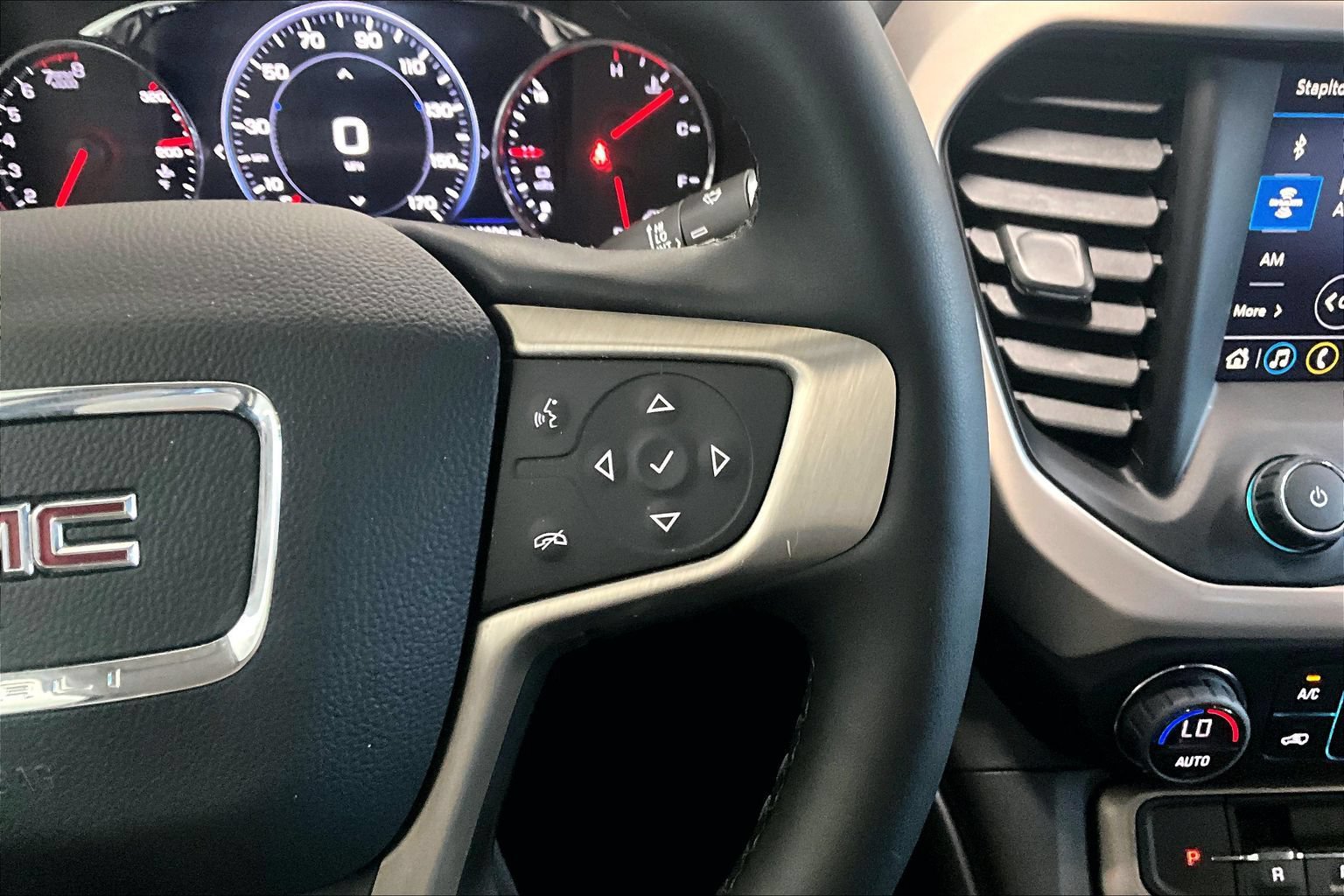 Used 2023 GMC Acadia Denali AWD/4WD image 17