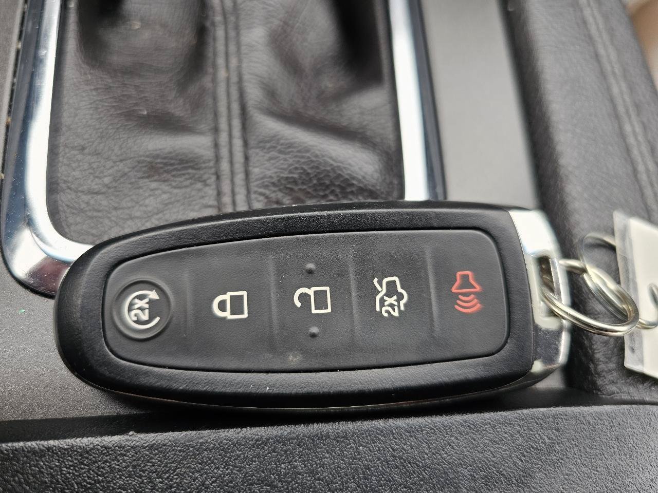 Used 2014 Lincoln MKT AWD image 26