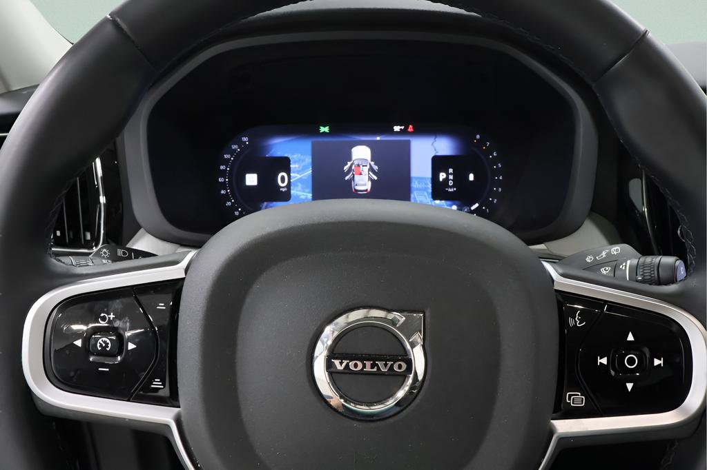Used 2025 Volvo XC60 B5 Plus w/ Protection Package Premier AWD/4WD image 13