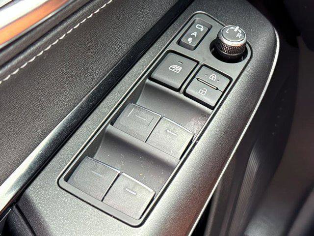 Used 2022 Toyota Venza LE image 49